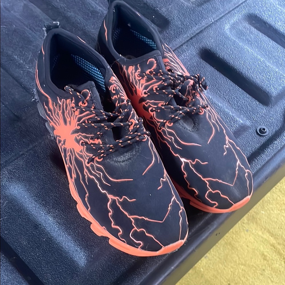 Bronx Black and Orange Dynamic Sneakers